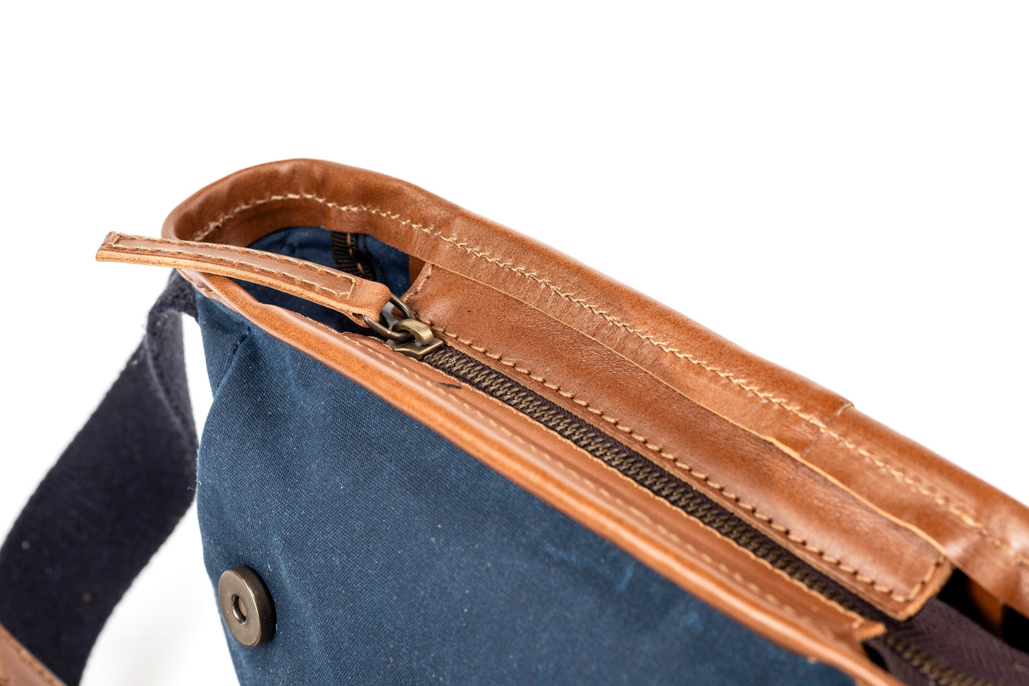 Borsa a tracolla in pelle in cotone cerato realizzata negli Stati Uniti blu