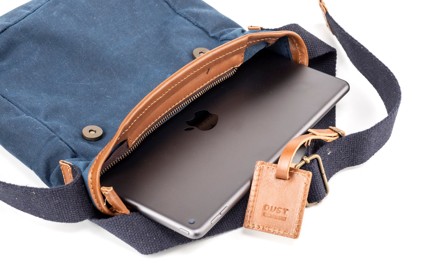 Borsa a tracolla in pelle in cotone cerato realizzata negli Stati Uniti blu