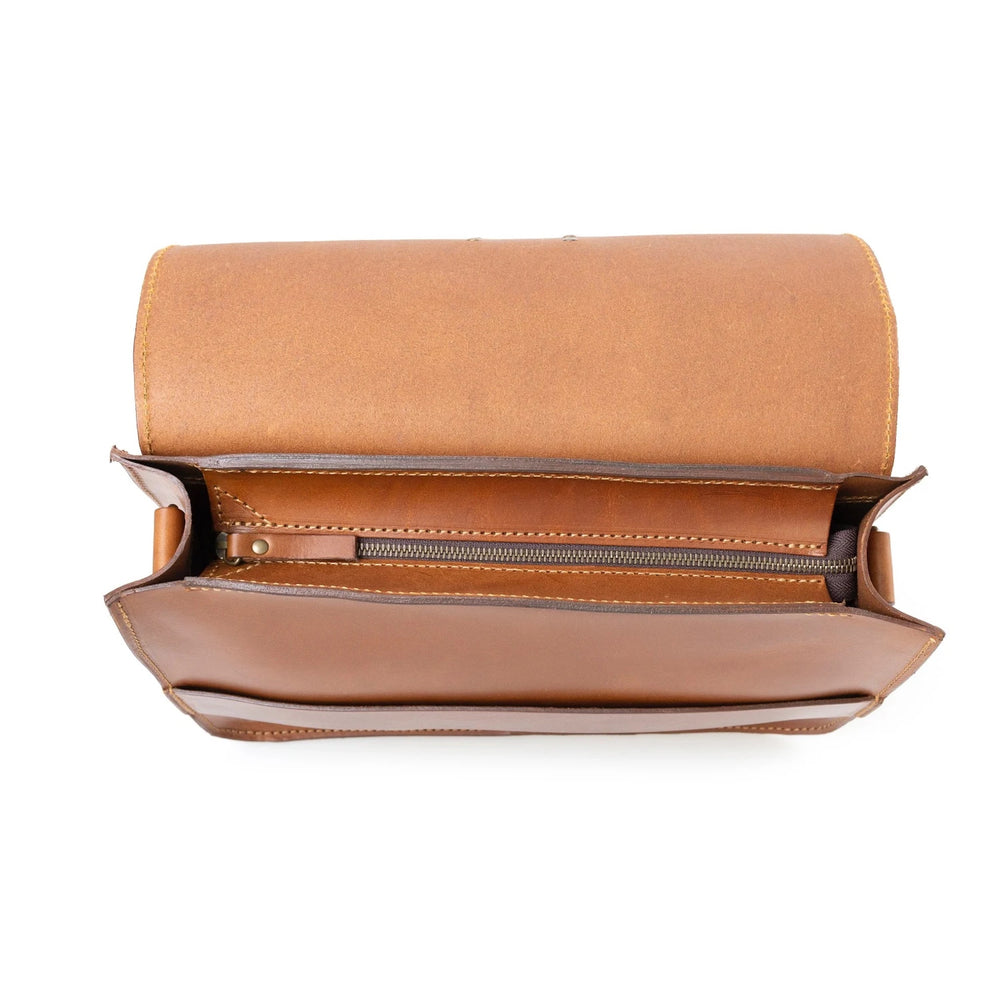 
                      
                        Leather Messenger in Cuoio Brown Mod 160
                      
                    