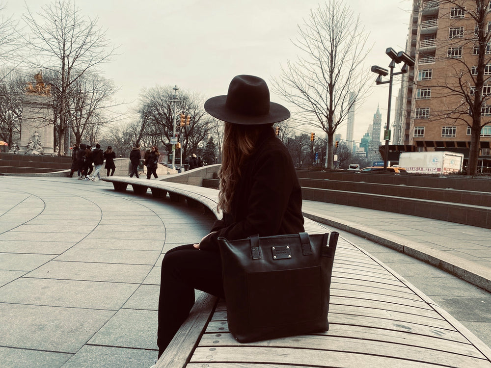 
                      
                        Leather Tote Black Mod 147
                      
                    