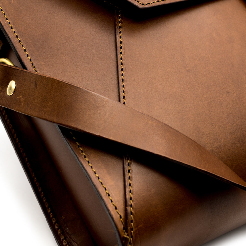 
                      
                        Leather Briefcase in Cuoio Brown Mod 206
                      
                    