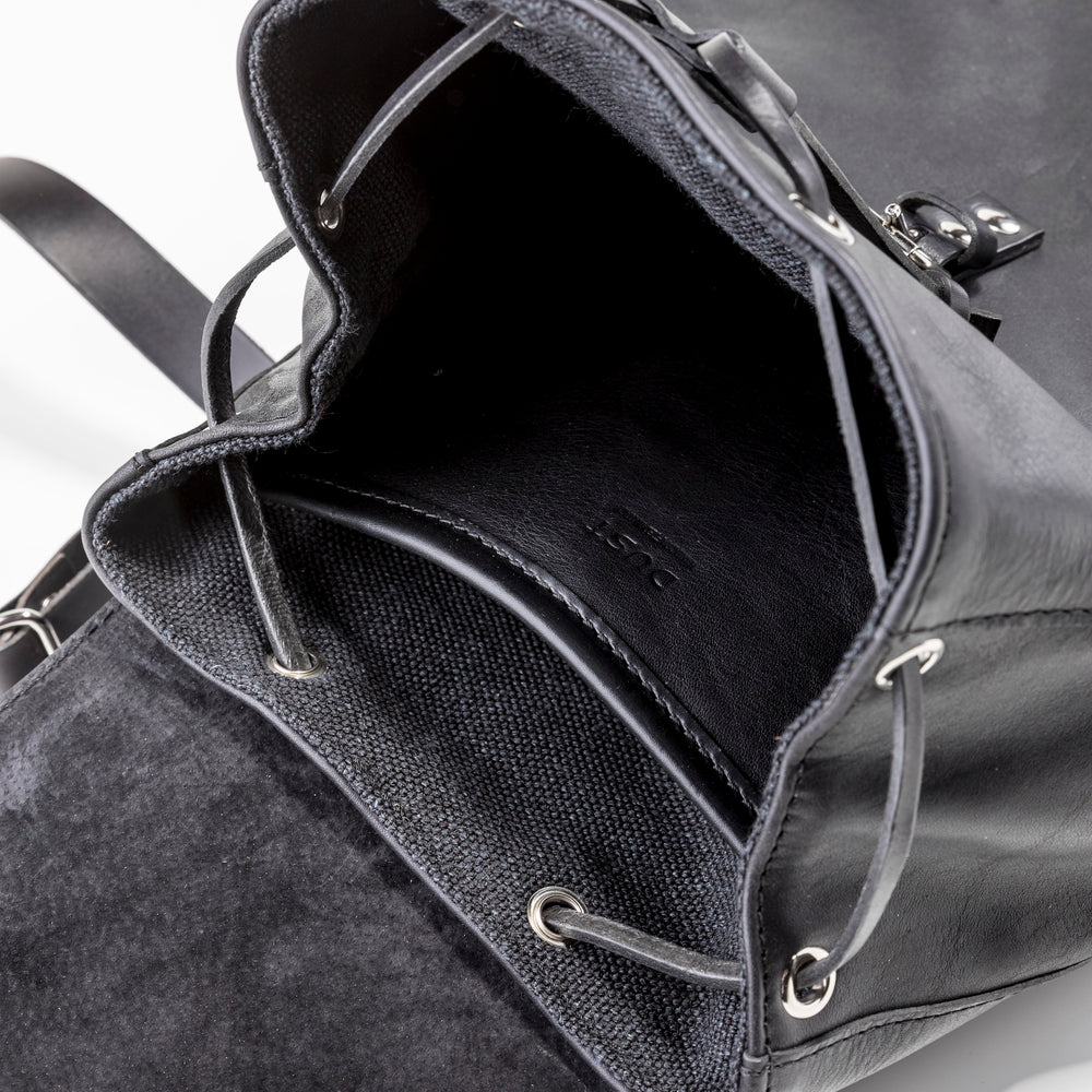 
                      
                        Leather Backpack in Arizona Black Mod 261
                      
                    