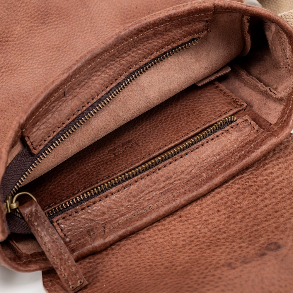 
                      
                        Leather Messenger Tobacco Park Avenue Collection
                      
                    