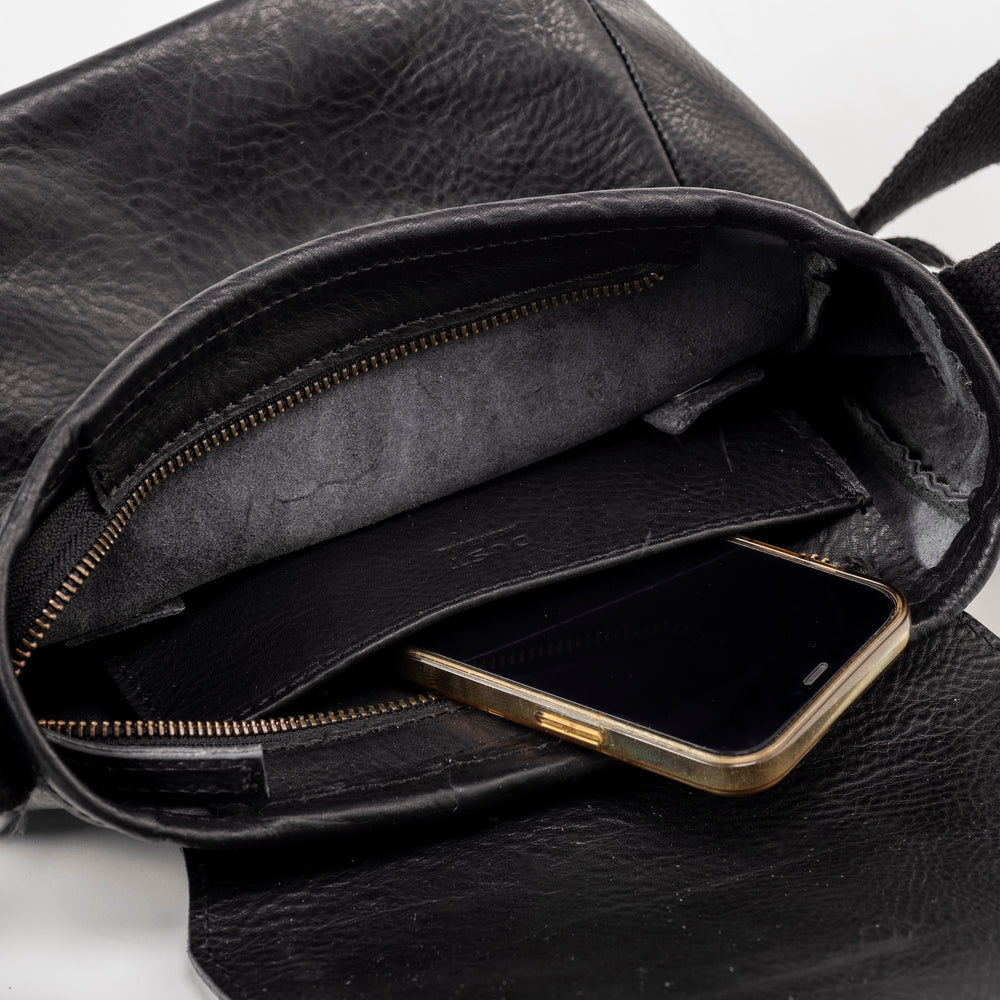 
                      
                        Leather Messenger Black Park Avenue Collection
                      
                    