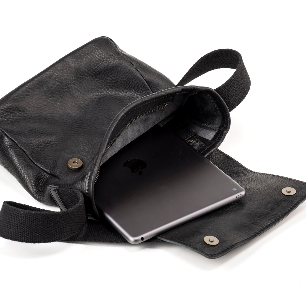 
                      
                        Leather Messenger Black Park Avenue Collection
                      
                    