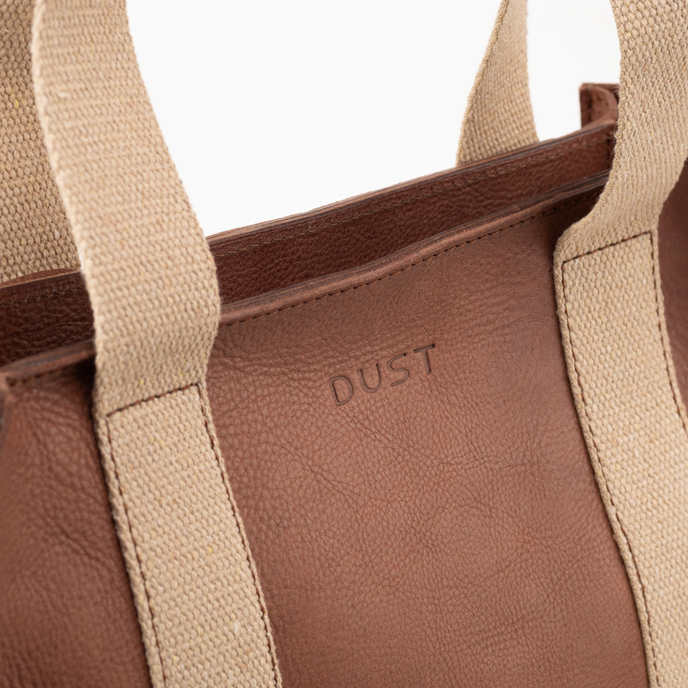 
                      
                        Leather Tote Tobacco Manhattan Collection
                      
                    