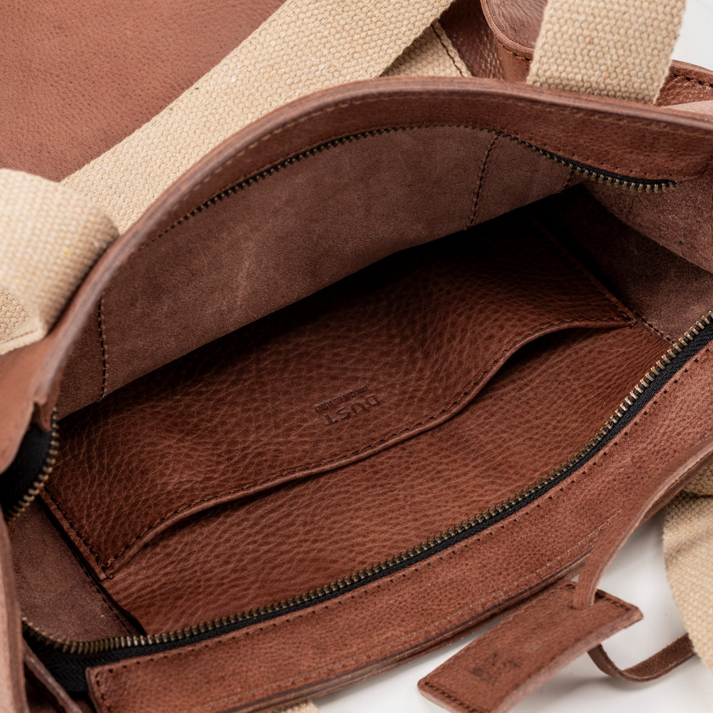 
                      
                        Leather Tote Tobacco Manhattan Collection
                      
                    