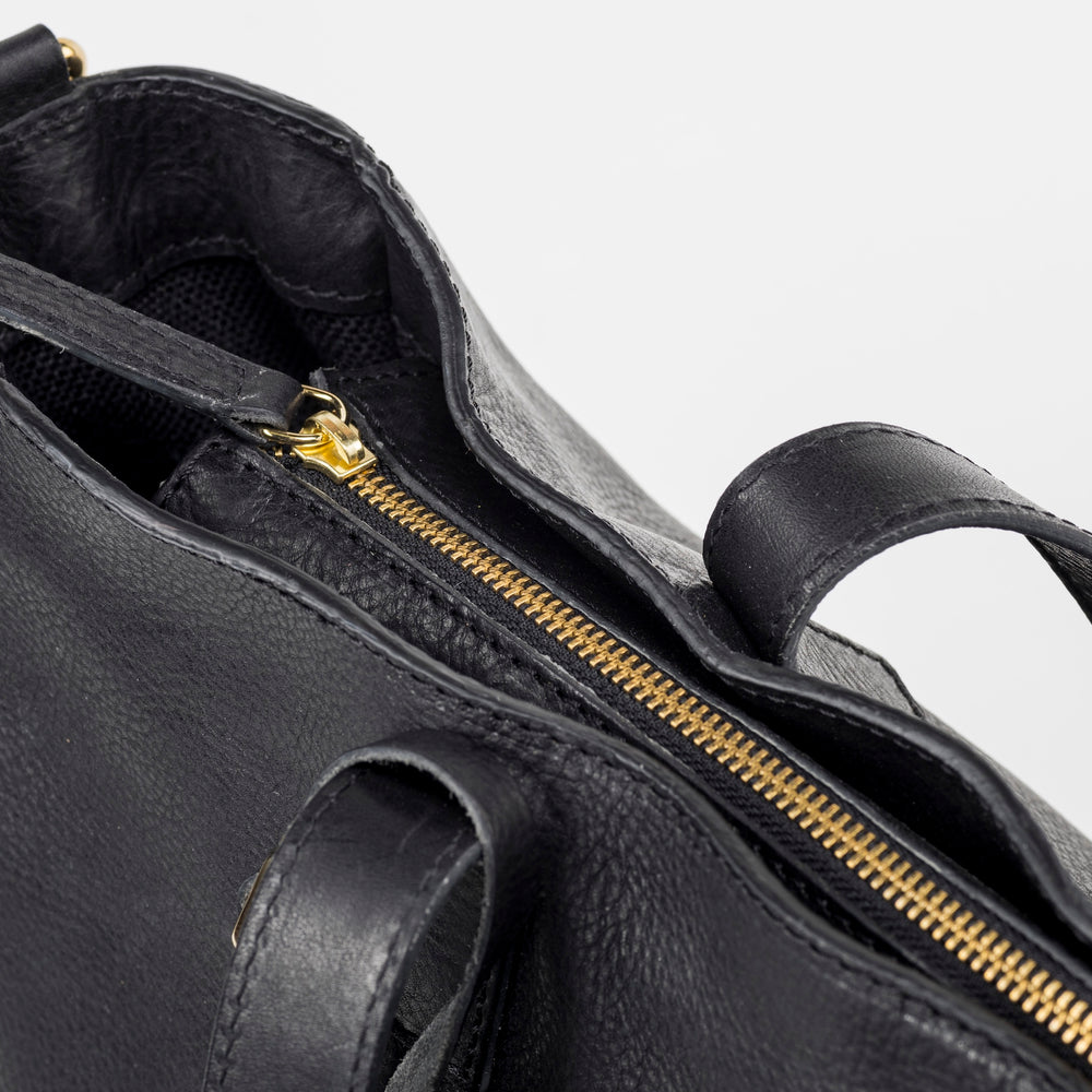 
                      
                        Leather Tote Black Fifth Avenue Collection
                      
                    