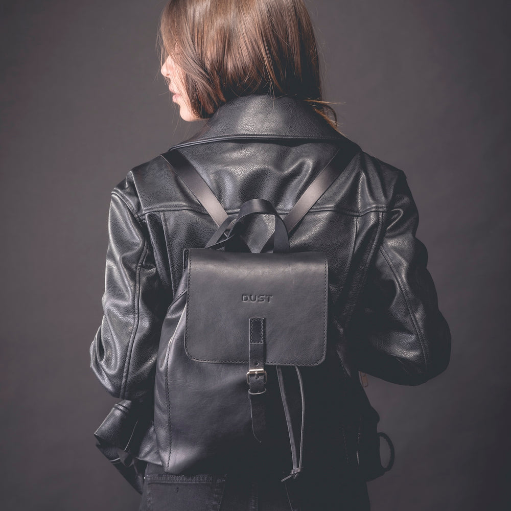 
                      
                        Leather Backpack in Arizona Black Mod 261
                      
                    