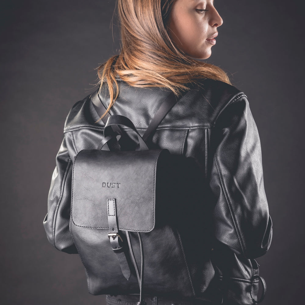 
                      
                        Leather Backpack in Arizona Black Mod 261
                      
                    