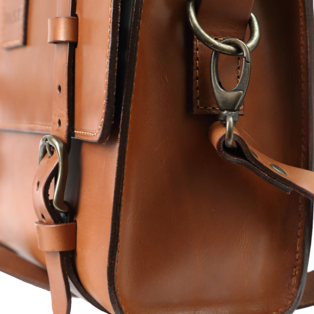 
                      
                        Leather Briefcase in Cuoio Brown Mod 119
                      
                    