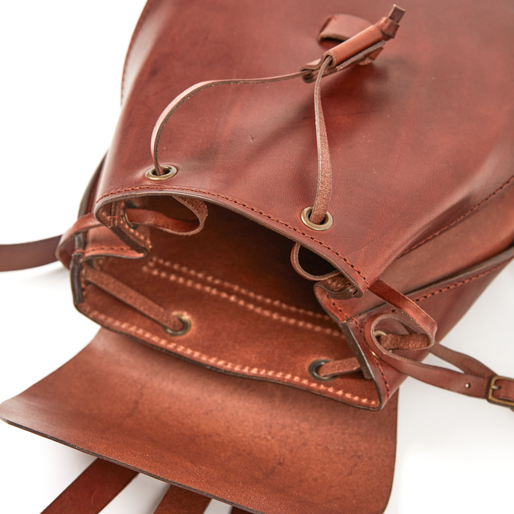 
                      
                        Leather Backpack in Cuoio Dark Brown Mod 130
                      
                    