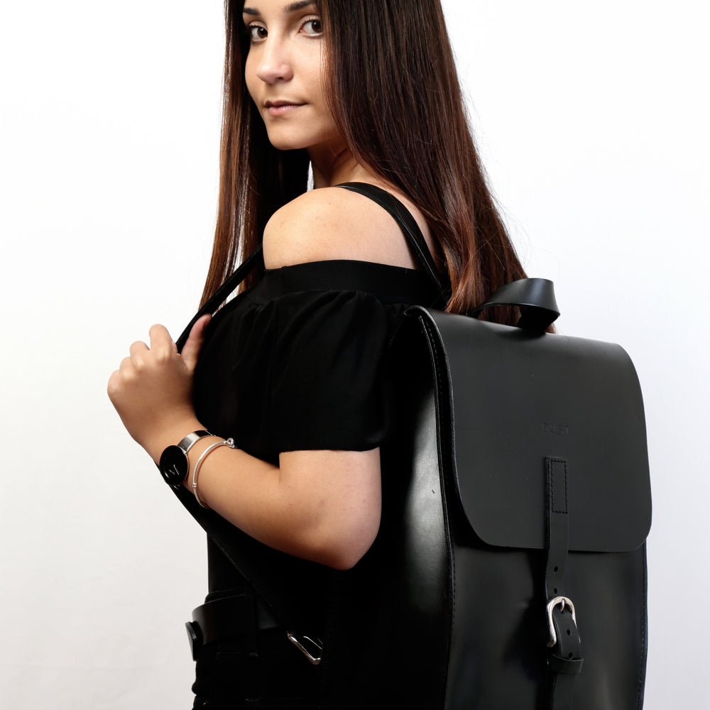 
                      
                        Leather Backpack in Cuoio Black Mod 120
                      
                    