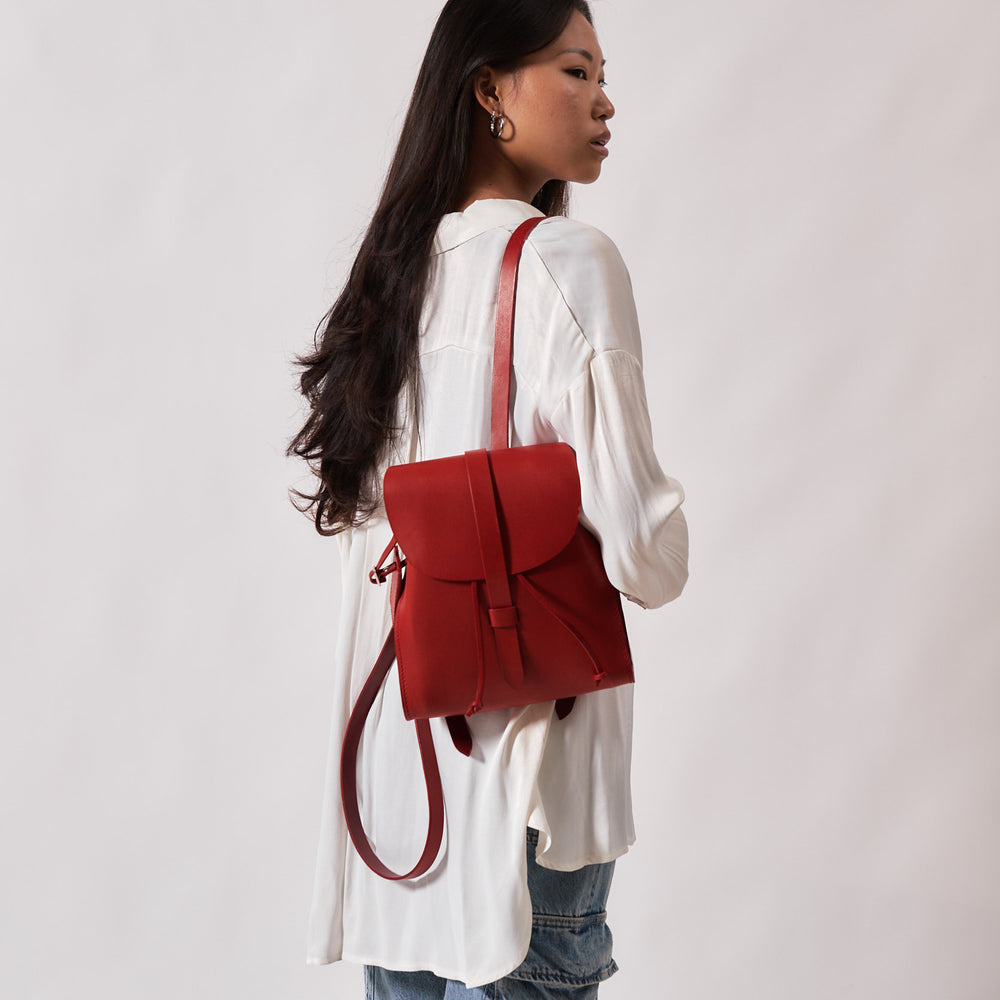 
                      
                        Leather Backpack in Cuoio Red Mod 130
                      
                    