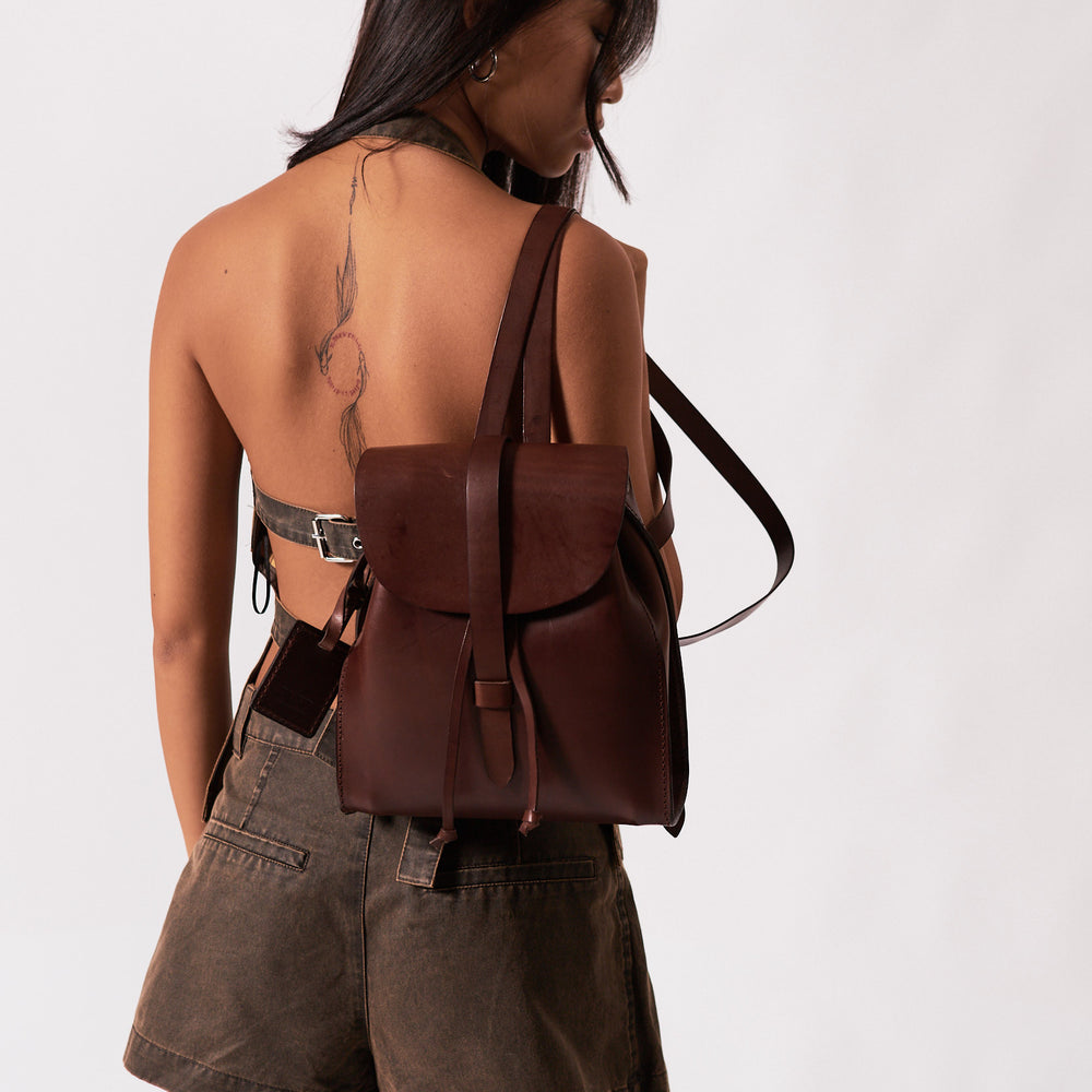 
                      
                        Leather Backpack in Cuoio Dark Brown Mod 130
                      
                    