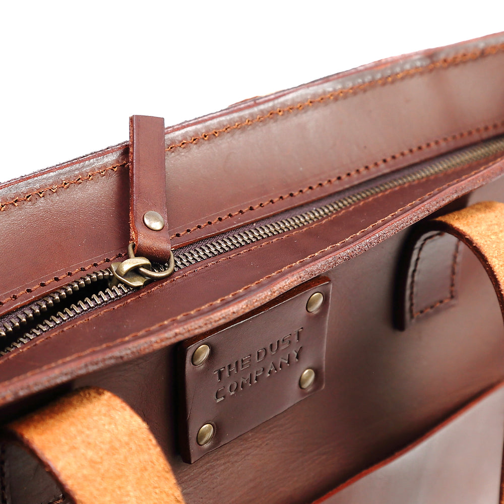 
                      
                        Leather Tote in Cuoio Dark Brown Mod 147
                      
                    