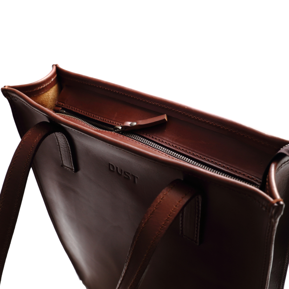 
                      
                        Leather Tote in Cuoio Dark Brown Mod 105
                      
                    